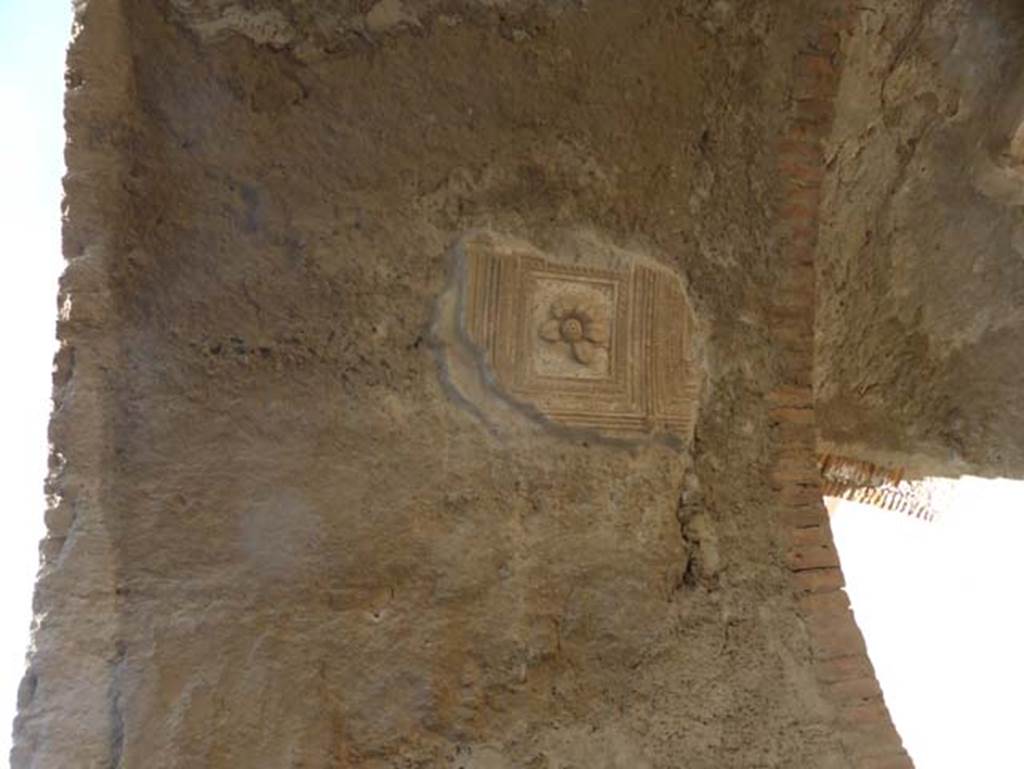 Herculaneum, September 2015. Decorative stucco remains. 