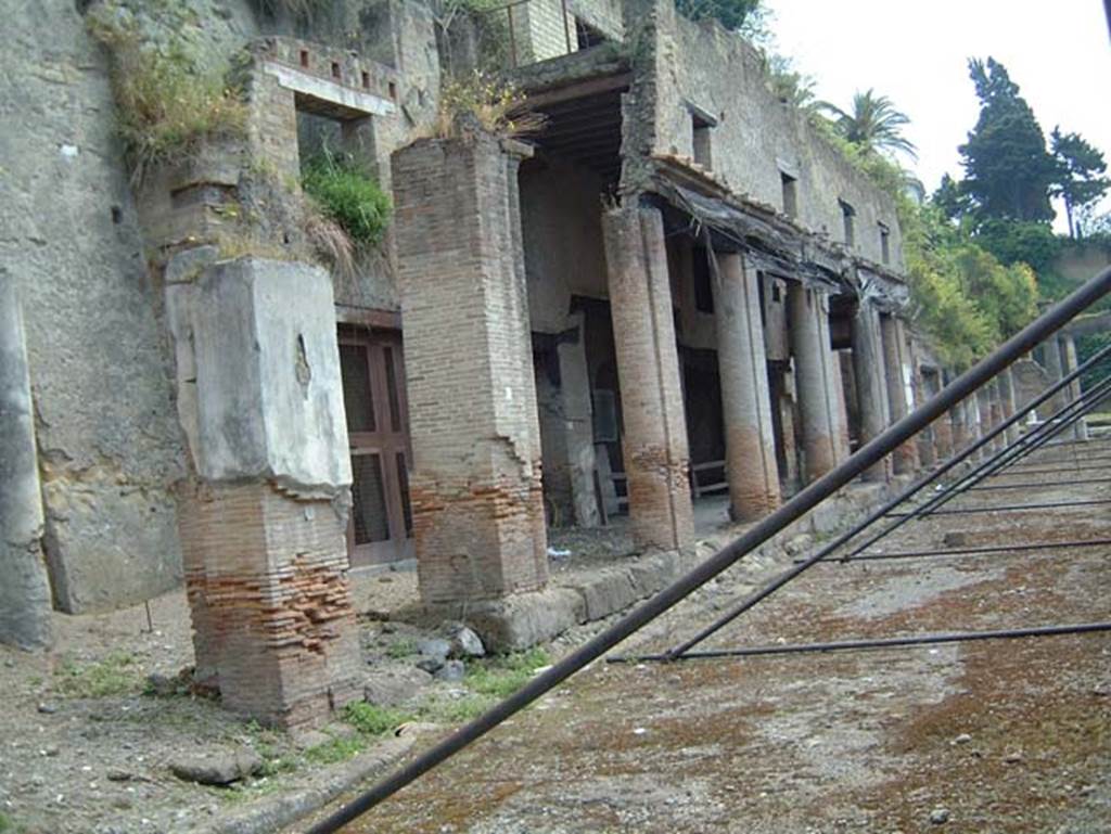 Decumanus Maximus, Herculaneum, May 2001. Looking towards north side. Photo courtesy of Current Archaeology.