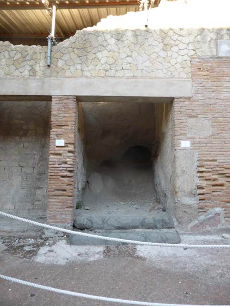 Decumanus Maximus, Herculaneum, September 2015. 
Building on north side of the Decumanus Maximus, doorway numbered 7.
