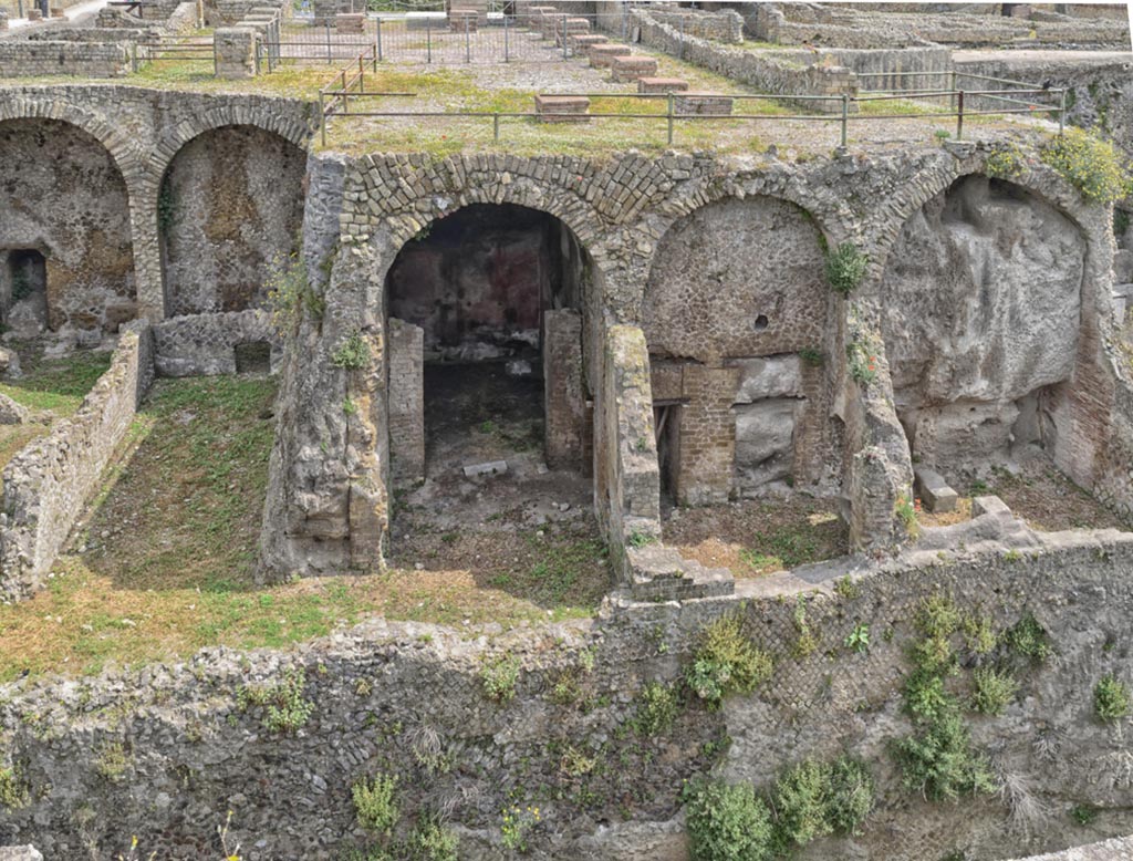 III.1/2/18/19, Herculaneum, April 2018. Looking north towards lower rooms of Casa dell’Albergo at east end, on right. 
Photo courtesy of Ian Lycett-King. Use is subject to Creative Commons Attribution-NonCommercial License v.4 International.
