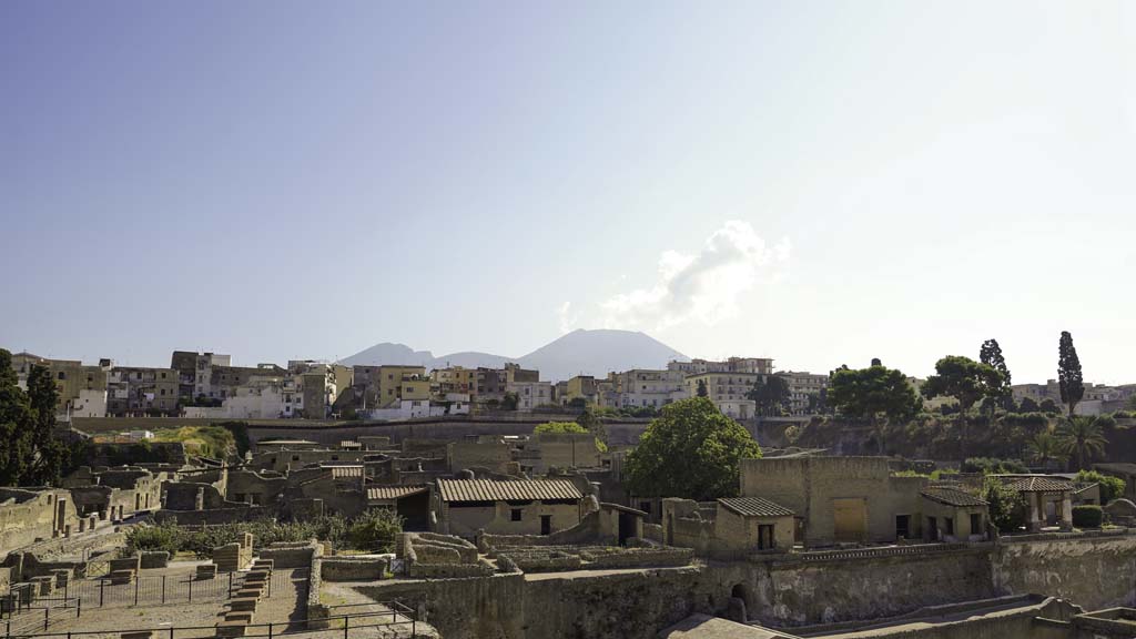 III.1/2/18/19, Herculaneum, August 2021. Looking north towards upper (ground) level rooms, on left.
On the right are the House of the Mosaic Atrium, and the House of the Stags, with terraces above the beachfront. 
Photo courtesy of Robert Hanson.
