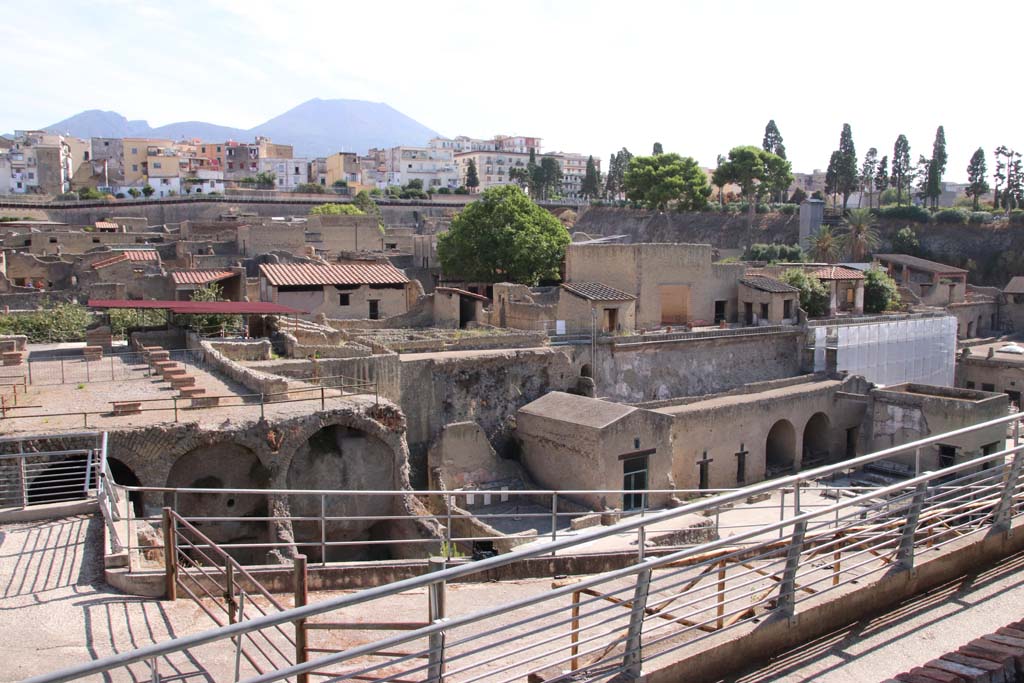 III.1/2/18/19, Herculaneum, September 2019. Looking north from access roadway towards upper and lower rooms, on left.
Photo courtesy of Klaus Heese.
