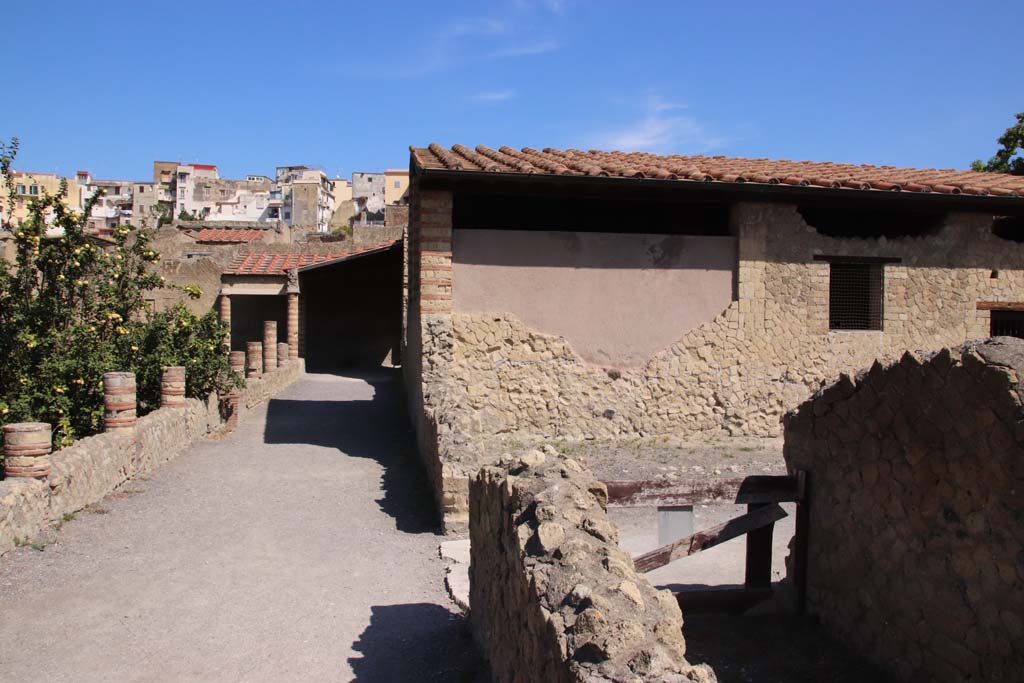 III.1 Herculaneum, September 2019. Area 31, looking north along east portico, with doorway to atrium, centre right.  
Photo courtesy of Klaus Heese.
