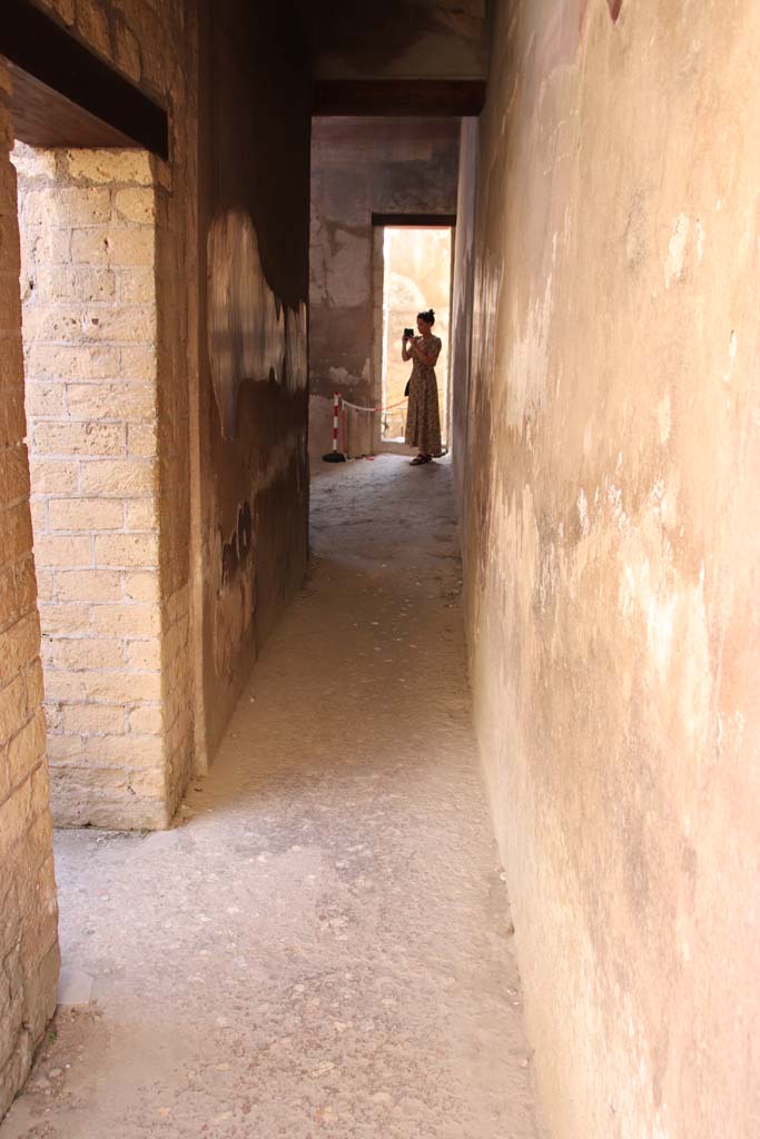 III.16, Herculaneum, September 2019. Looking east along corridor 6 towards the atrium. 
The doorway to room 7 is in the centre, on the left. 
Photo courtesy of Klaus Heese.
