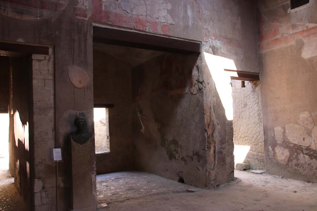 III.16, Herculaneum, September 2019. Looking west across atrium, with corridor 6, on left, and tablinum 4, in centre.
Photo courtesy of Klaus Heese.
