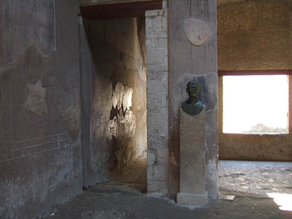 Ins. III.16, Herculaneum, May 2006. Room 9, south-west corner with corridor 6, and tablinum 4.