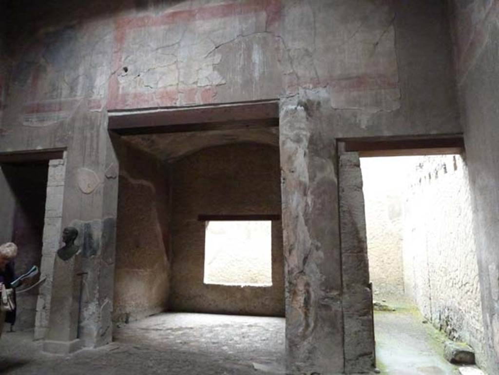 Ins. III 16, Herculaneum, September 2015. West wall of atrium 9, with corridor 6 leading to garden, on left, bronze herm, tablinium 4, and room 5, on right.