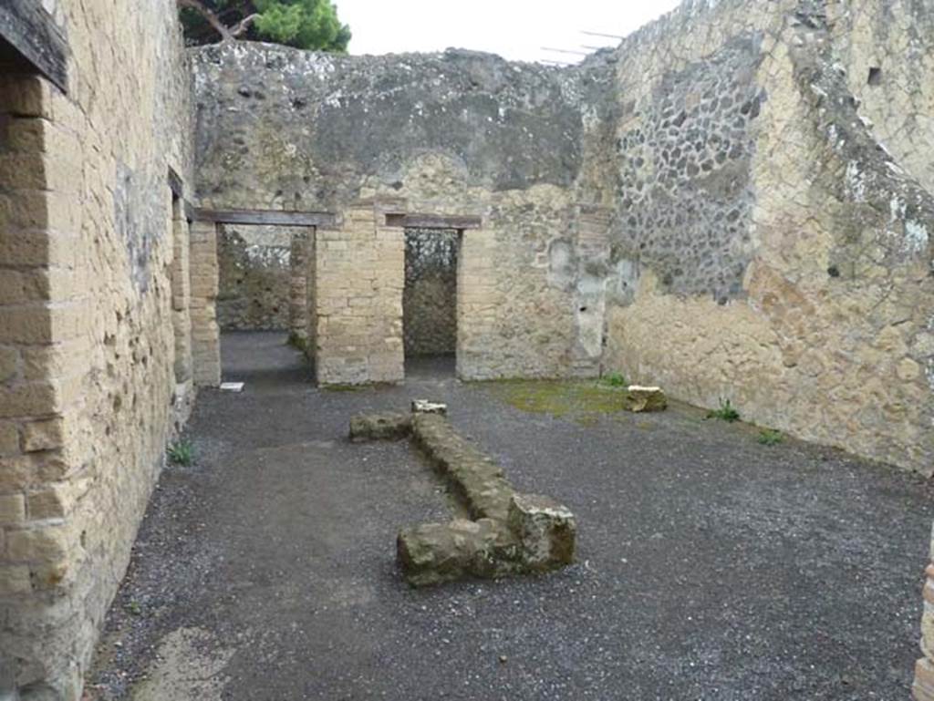 IV.4 Herculaneum. September 2015. Room 7, looking east across the covered atrium. 
On the north side of the covered atrium was a small area of open courtyard: here the rainwater flowed into a cistern below, the puteal was found in rustic room 10. 
