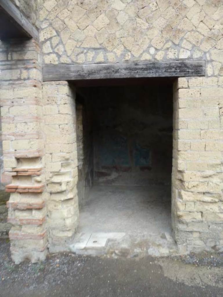 IV.4 Herculaneum. September 2015. Doorway to room 8.