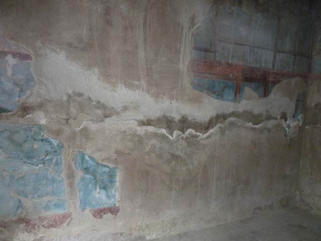 IV.4 Herculaneum. September 2015. Room 8, north wall.