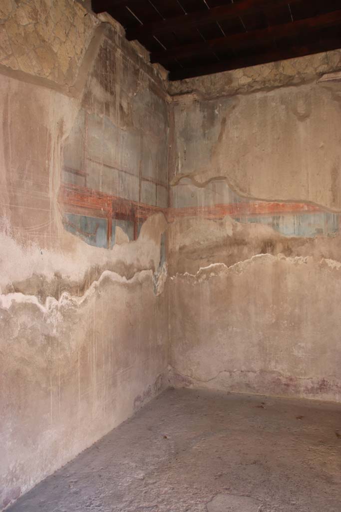 IV.4, Herculaneum, October 2020. 
Room 8, looking towards north-east corner of oecus. Photo courtesy of Klaus Heese.
