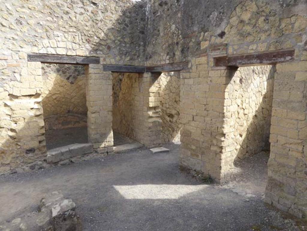 IV.4, Herculaneum, October 2014. Room 7, north-east corner, with doorways to room 9, centre left, and rooms 11 and 10, on right. Photo courtesy of Michael Binns.
