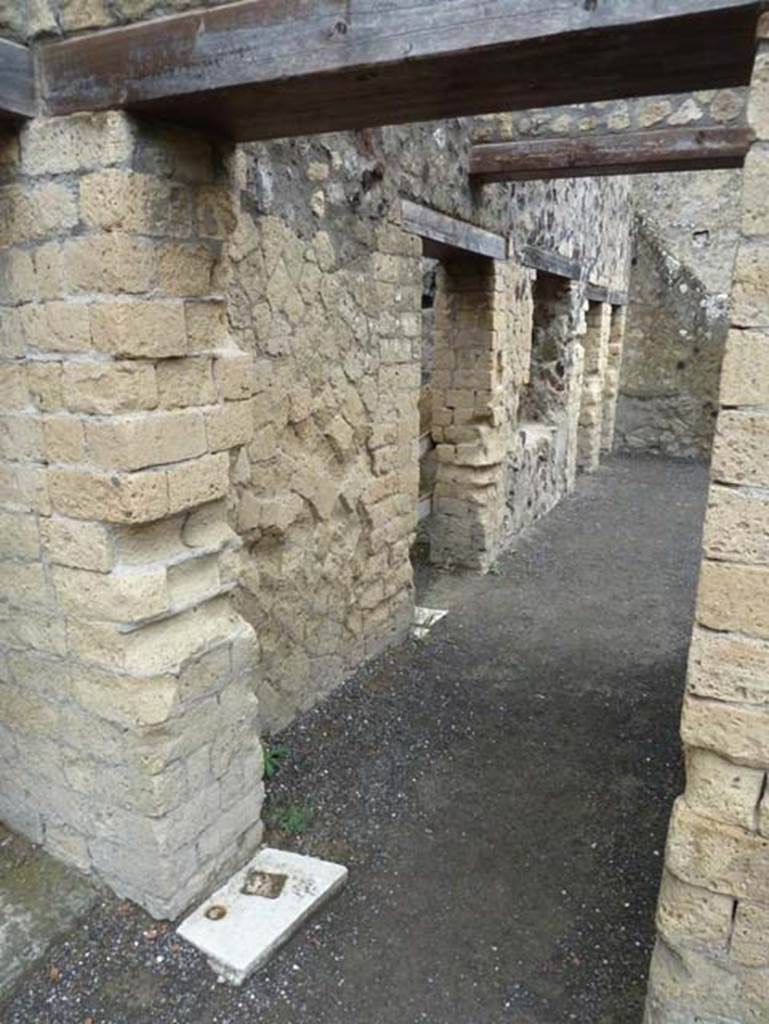 IV.4 Herculaneum. September 2015. Doorway to corridor 11, on east side of room 7, the covered atrium.