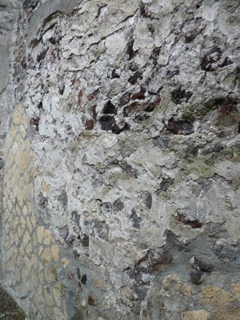 IV.4 Herculaneum. September 2015. Room 13, east wall.