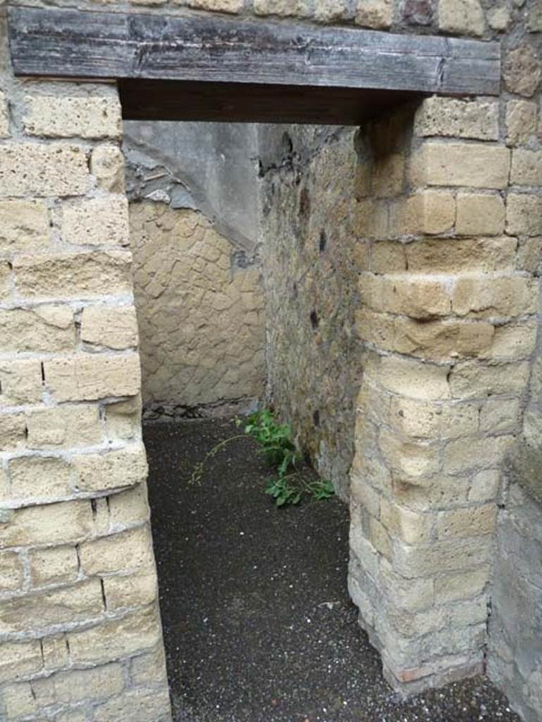 IV.4 Herculaneum. September 2015. Doorway to room 15, a cupboard/storeroom.