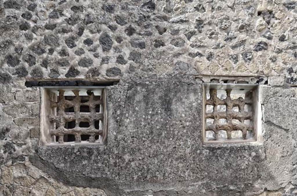IV.4 Herculaneum, April 2018. Room 18, detail of windows with iron gratings in west wall.
Photo courtesy of Ian Lycett-King. Use is subject to Creative Commons Attribution-NonCommercial License v.4 International.
