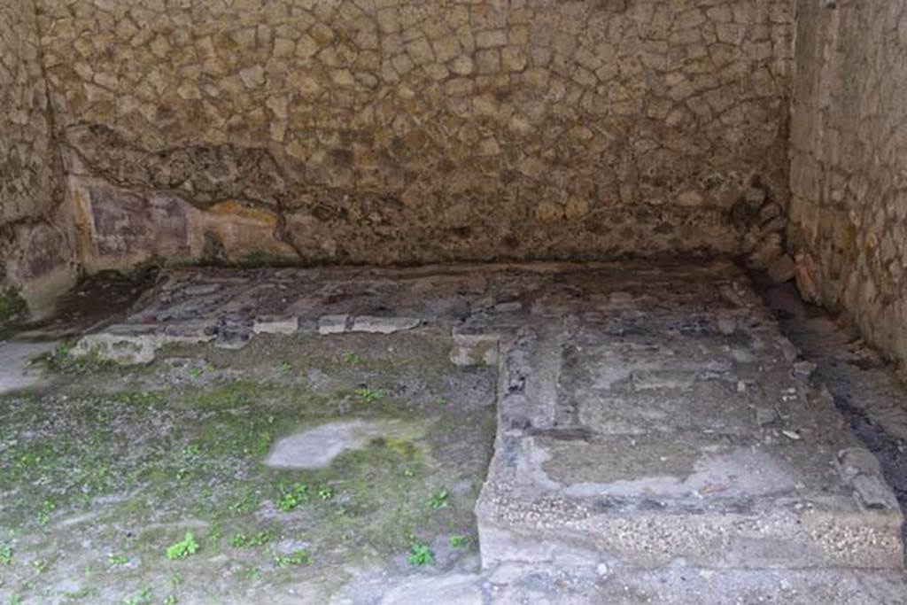 IV.4 Herculaneum, April 2018. Room 19, looking west towards the remains of the two-sided carbonised wooden couch.   Photo courtesy of Ian Lycett-King. Use is subject to Creative Commons Attribution-NonCommercial License v.4 International.
