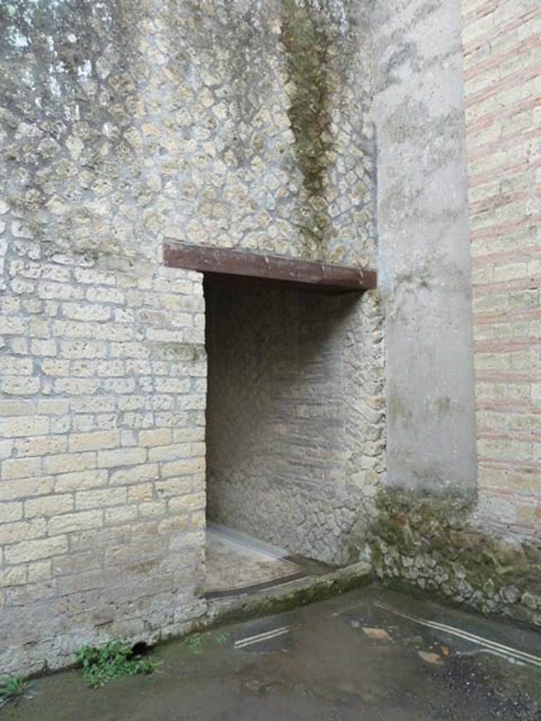 IV.4 Herculaneum. September 2015. Doorway to corridor 21.