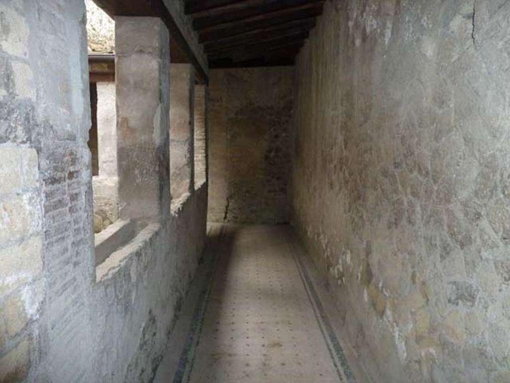 IV.4 Herculaneum. September 2015. Corridor 21, east end.