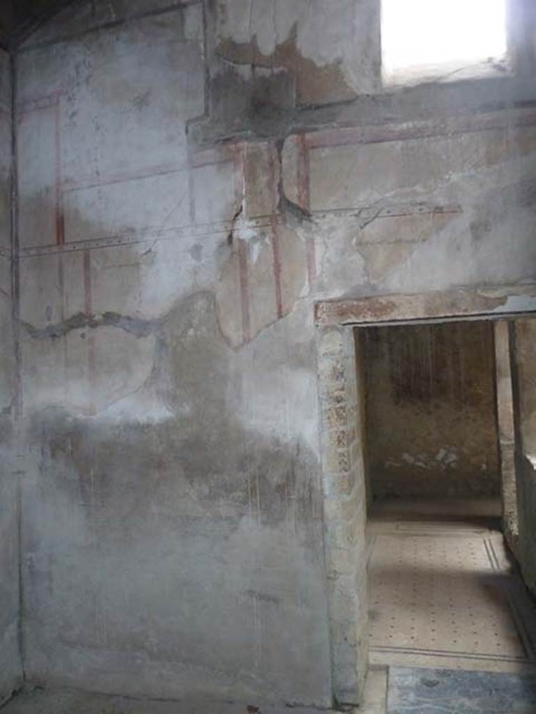 IV.4 Herculaneum. September 2015. Room 23, south wall of anteroom, with doorway to east end of corridor 21. 