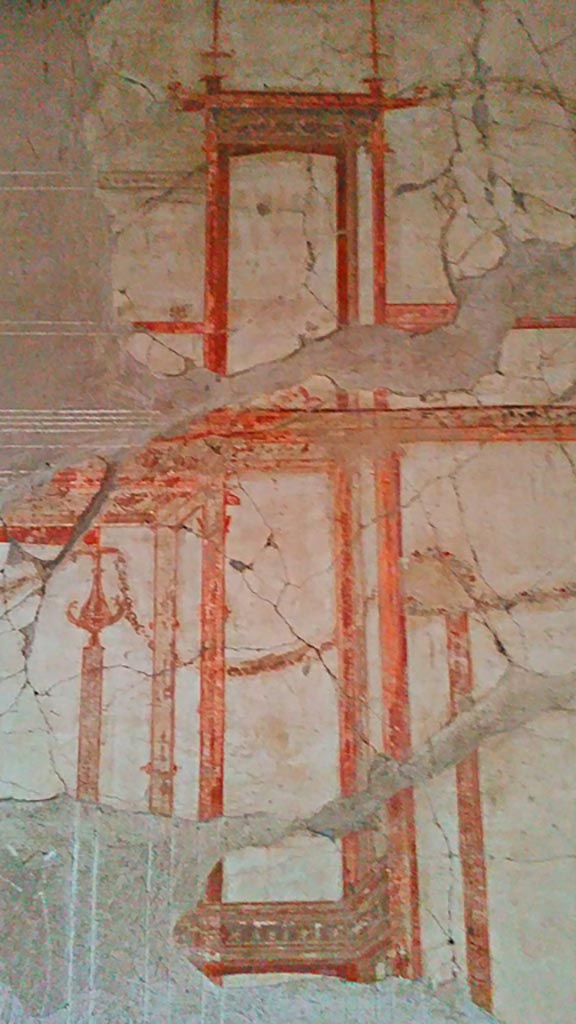 IV.4 Herculaneum. Photo taken between October 2014 and November 2019. 
Room 24, detail from upper west wall. Photo courtesy of Giuseppe Ciaramella.
