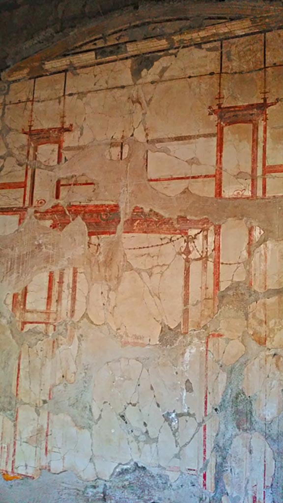 IV.4 Herculaneum. Photo taken between October 2014 and November 2019. 
Room 24, detail from north wall. Photo courtesy of Giuseppe Ciaramella.
