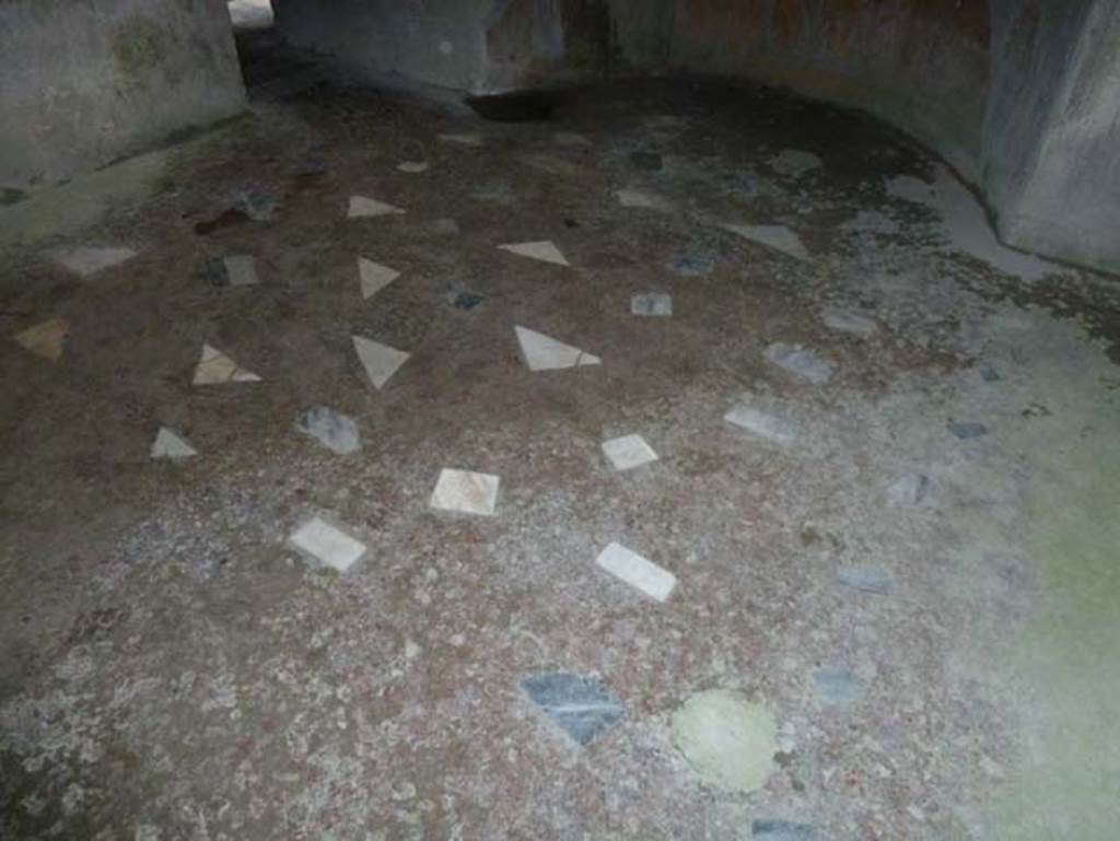 IV.4 Herculaneum. September 2015. Room 24, mosaic floor.