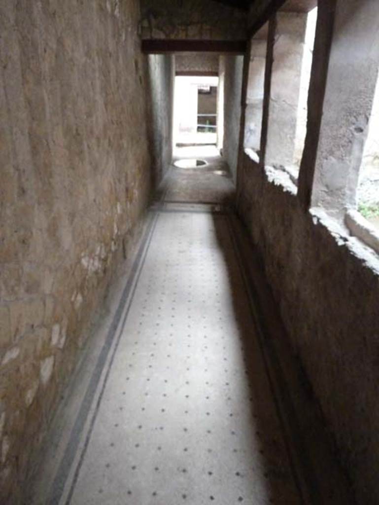 IV.4 Herculaneum. September 2015. Corridor 21, looking west towards vestibule 17.