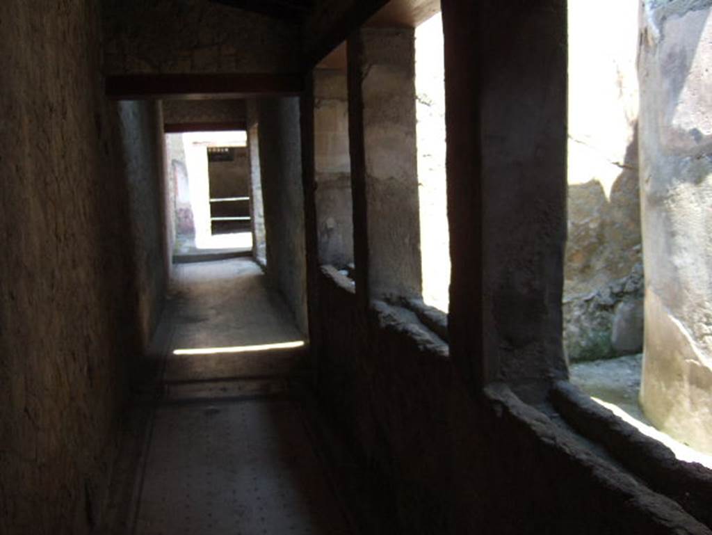 IV.4 Herculaneum. May 2006. Corridor 21, looking west towards vestibule 17.