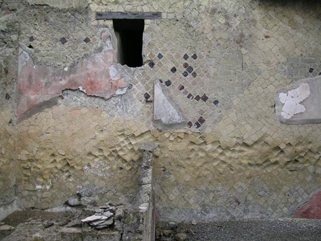 IV.8, Herculaneum, May 2005. Looking towards north wall of room 5, on left, and room 6, on right.
Photo courtesy of Nicolas Monteix.
