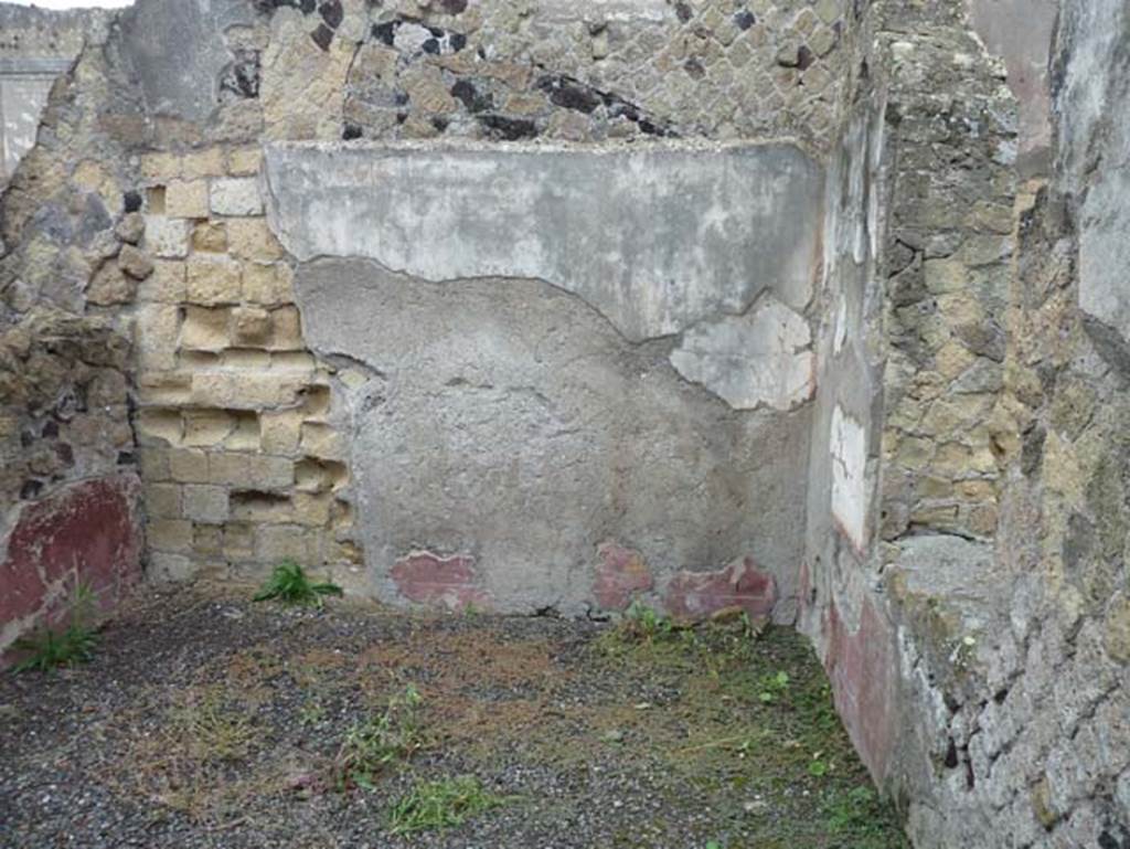 Ins. IV.8, Herculaneum, September 2015. Looking towards north wall, with window in east wall, on right.