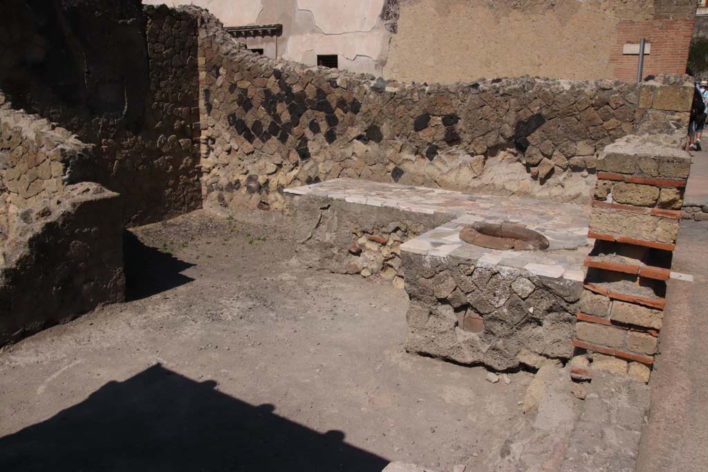 IV.10, Herculaneum, September 2021. Looking south-west across shop-room from entrance doorway. Photo courtesy of Klaus Heese.