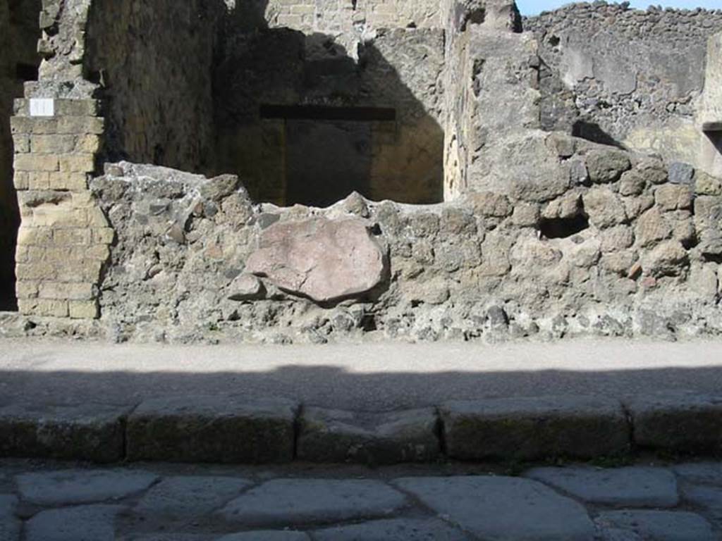 IV.11, Herculaneum, May 2003. 
Looking towards exterior wall of small cubiculum, on south side of Decumanus Inferiore, on west side of entrance doorway, on left. 
Photo courtesy of Nicolas Monteix.
