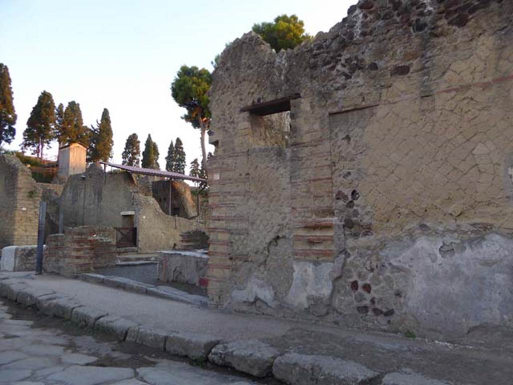Decumanus Inferiore, Herculaneum. September 2015. South side of roadway, with IV.15 on corner, and exteriore façade of IV.13, on right.  Photo courtesy of Michael Binns.
