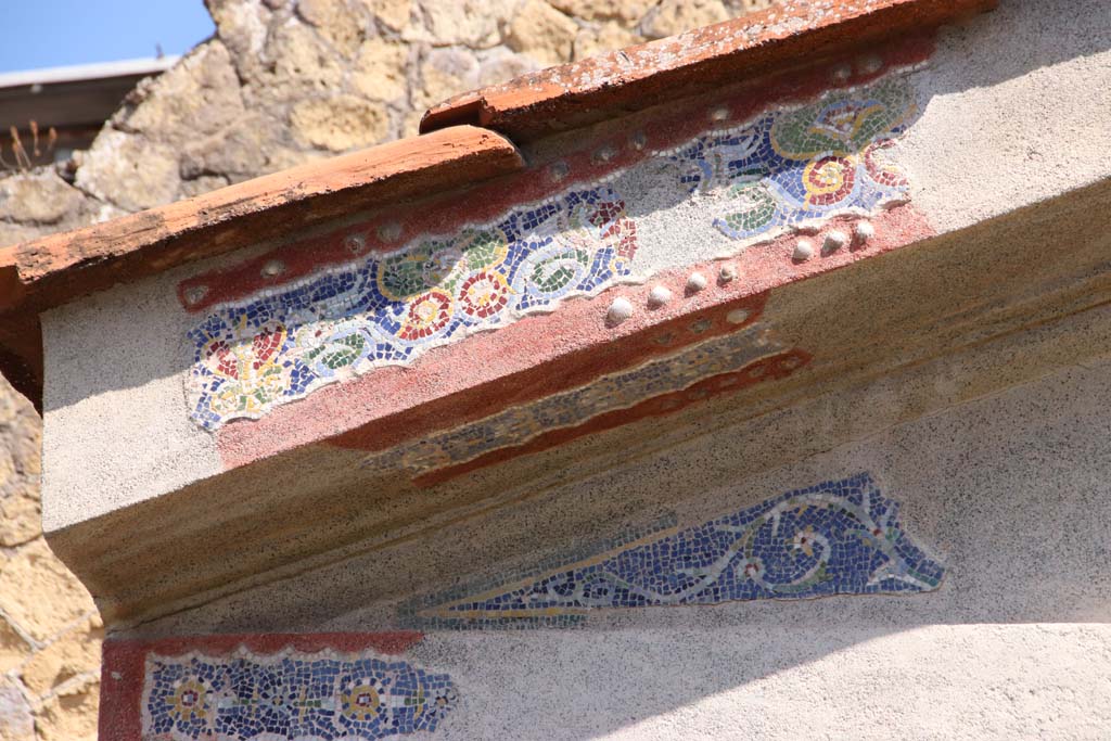 IV.21, Herculaneum. September 2019. Garden area 32, detail from west end. Photo courtesy of Klaus Heese. 