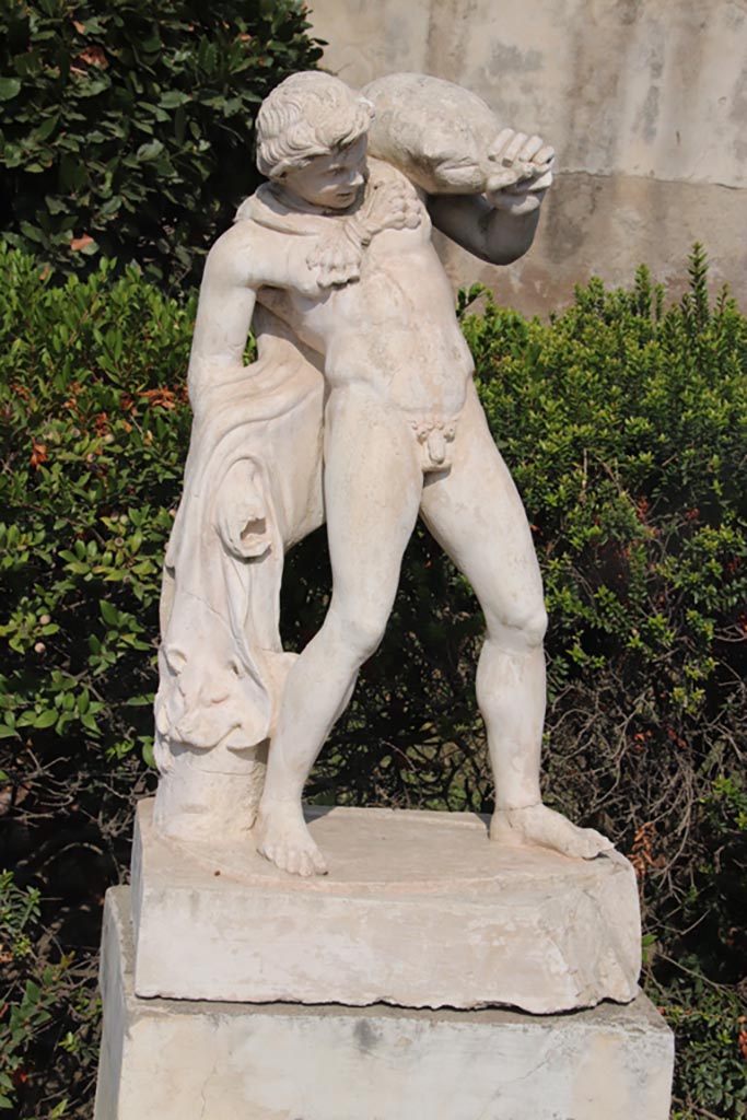 IV.21, Herculaneum, October 2023. Statue of Satyr with wineskin. Photo courtesy of Klaus Heese.
