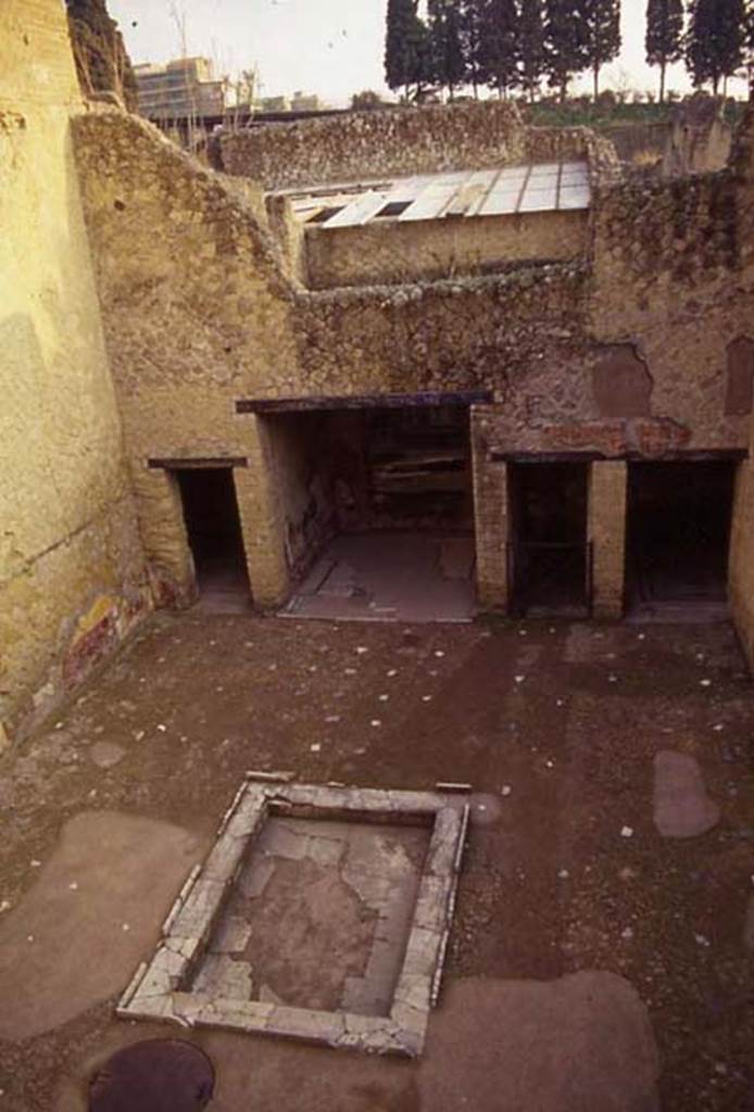 V.7, Herculaneum. Not dated. Looking east across atrium. 
Above the room on the left are the remains of an upper floor room, of which a doorway can just be seen in the south wall. 
Photo courtesy of Nicolas Monteix.


