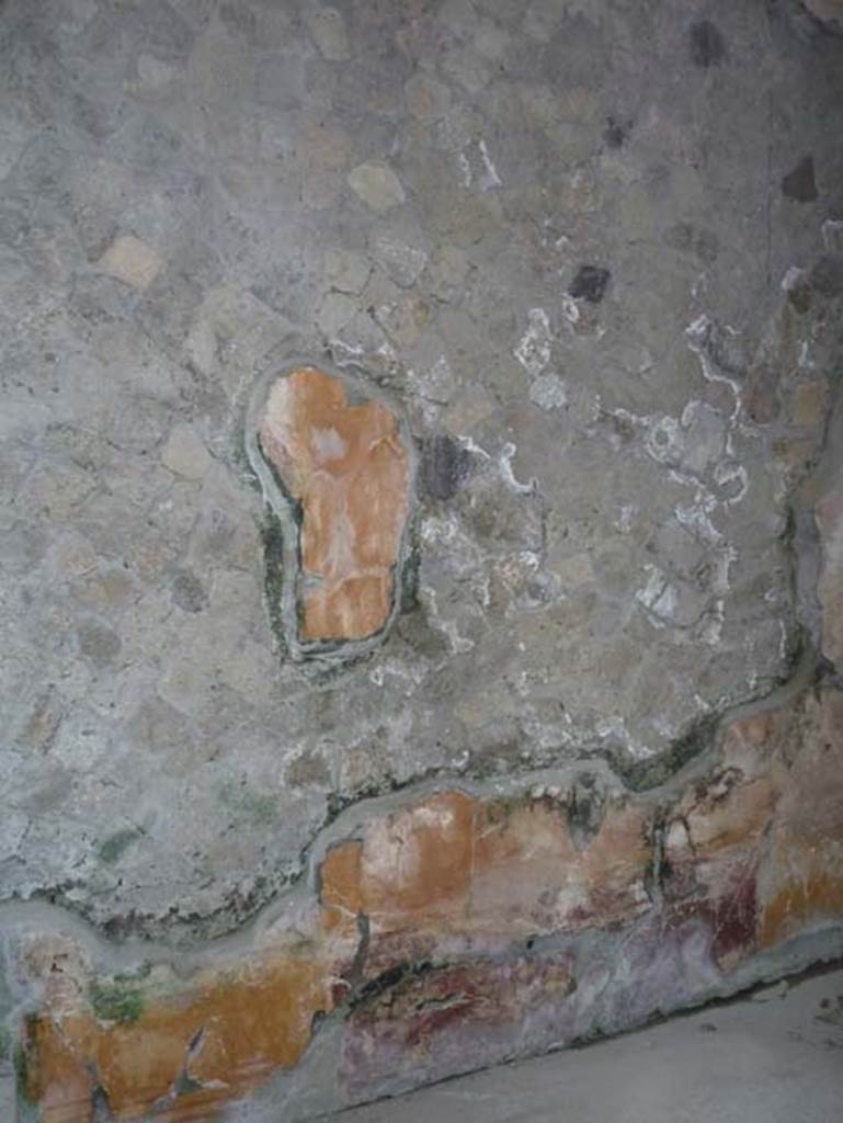 Ins. V 7, Herculaneum, September 2015. North wall in room in north-east corner of atrium. 