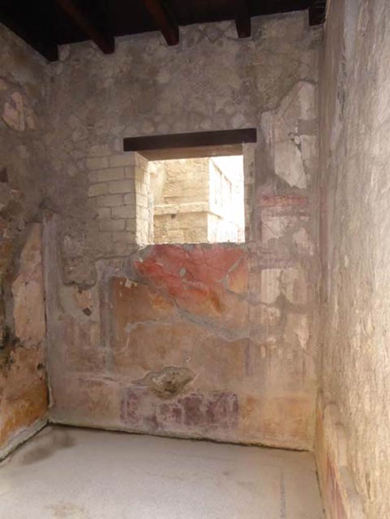 V 7, Herculaneum, October 2014. Looking towards east wall with window.  Photo courtesy of Michael Binns.
