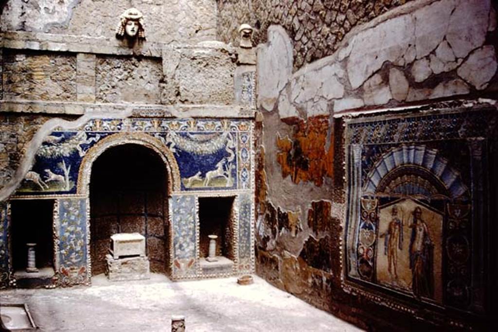 V.7 Herculaneum. 1955. Looking towards north-east corner of internal courtyard. Photo by Stanley A. Jashemski.
Source: The Wilhelmina and Stanley A. Jashemski archive in the University of Maryland Library, Special Collections (See collection page) and made available under the Creative Commons Attribution-Non Commercial License v.4. See Licence and use details. J55f0470
