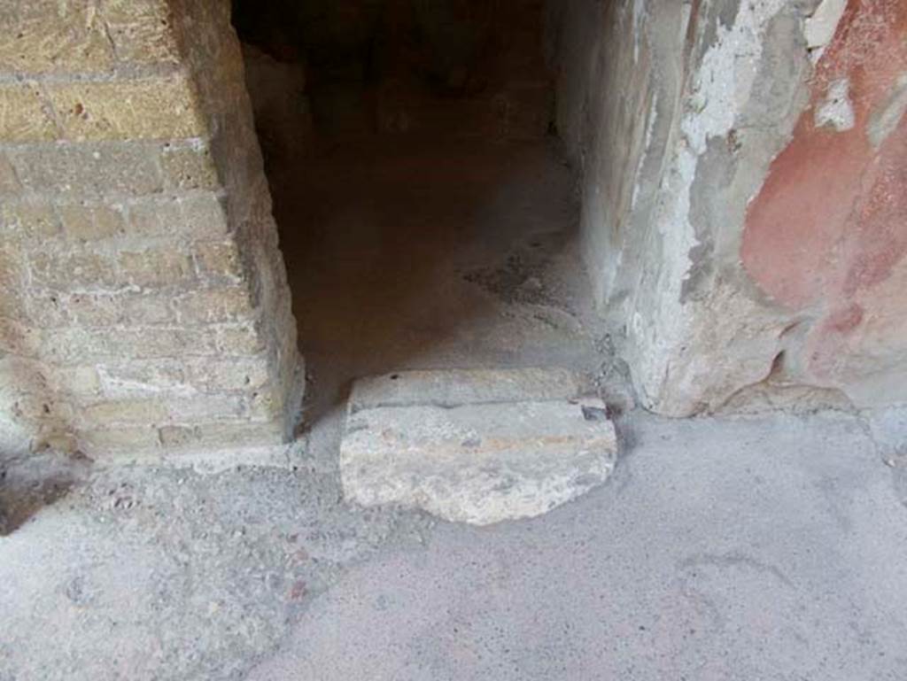 V.7, Herculaneum. September 2015.  Kitchen doorway to room on north side of entrance corridor. Photo courtesy of Michael Binns.
