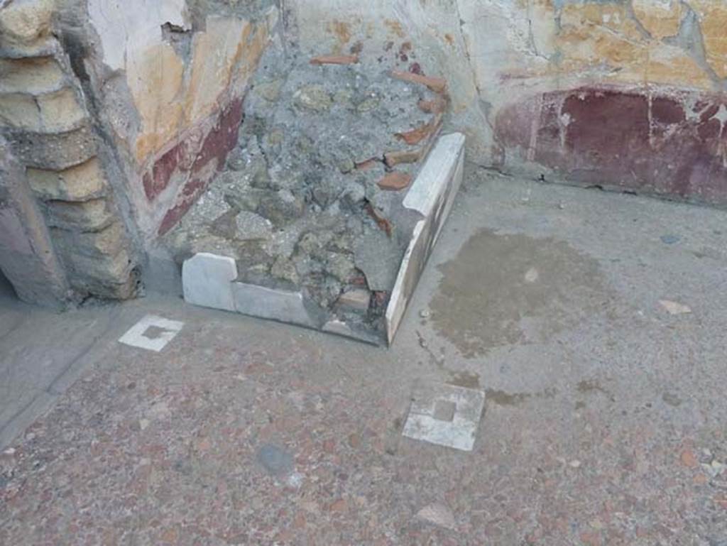 Ins. V 7, Herculaneum, September 2015. Remains of lararium in north-west corner of atrium.