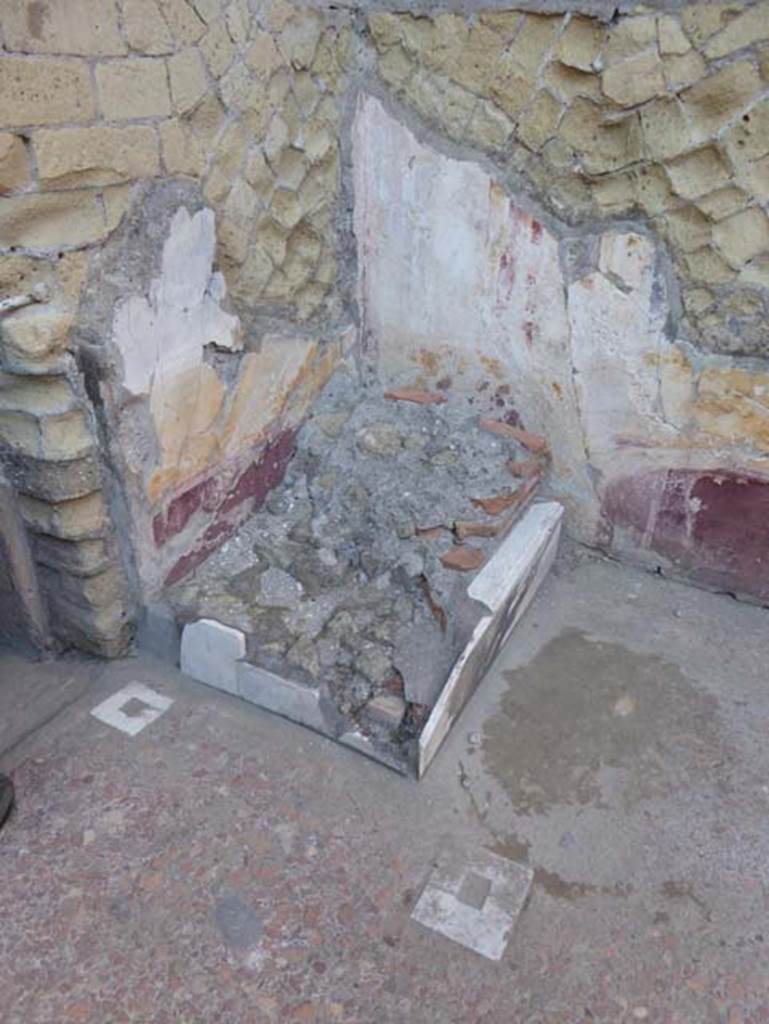 V 7, Herculaneum, September 2015. North-west corner of atrium, remains of lararium.
Photo courtesy of Michael Binns.
