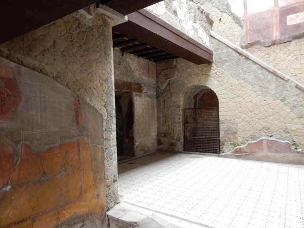 V.8 Herculaneum. May 2018. Area 4, looking towards north-east corner of raised courtyard, from small tablinum.
Photo courtesy of Buzz Ferebee.
