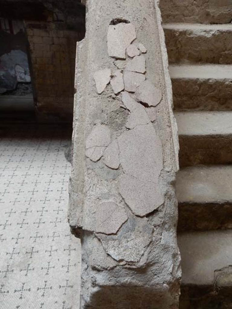 V.8 Herculaneum. May 2018. Detail of side of stairs. Photo courtesy of Buzz Ferebee.