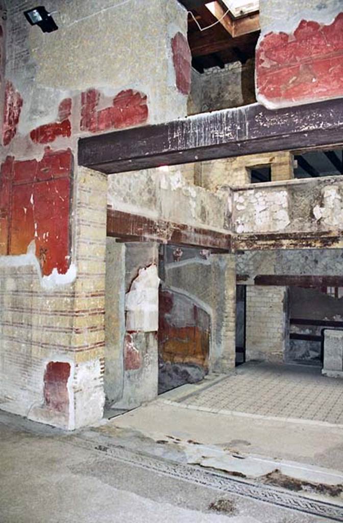V.8 Herculaneum. October 2001. Room 7, looking north through west side of doorway into the courtyard, with small tablinum, centre left. Photo courtesy of Peter Woods.
