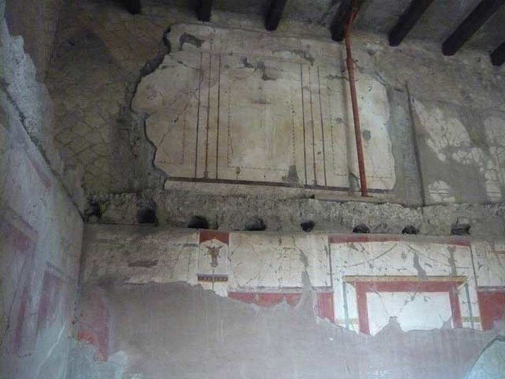 V.8 Herculaneum, August 2013. Room 5, upper north wall, and north wall of room above, and north-west corner. Photo courtesy of Buzz Ferebee.
