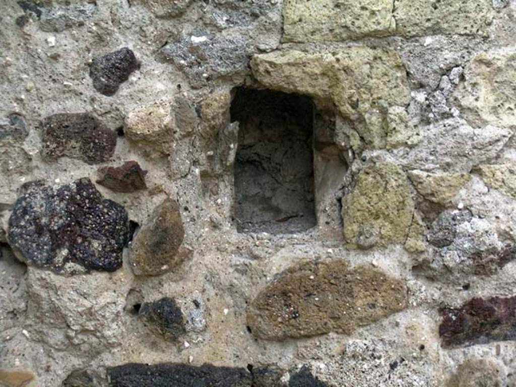 V.34, Herculaneum. May 2005. Small niche in north wall of shop, at west end. Photo courtesy of Nicolas Monteix.