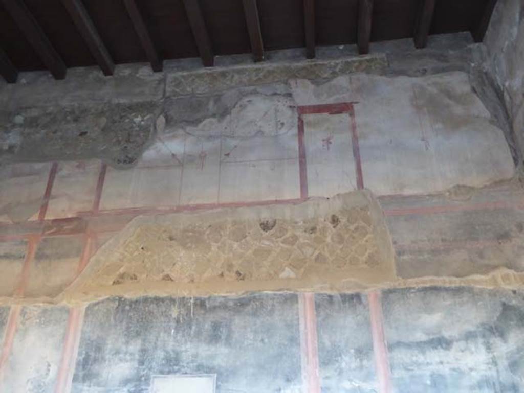 V. 35, Herculaneum, September 2015. Ala 10, detail from upper north end of west wall. Photo courtesy of Michael Binns.