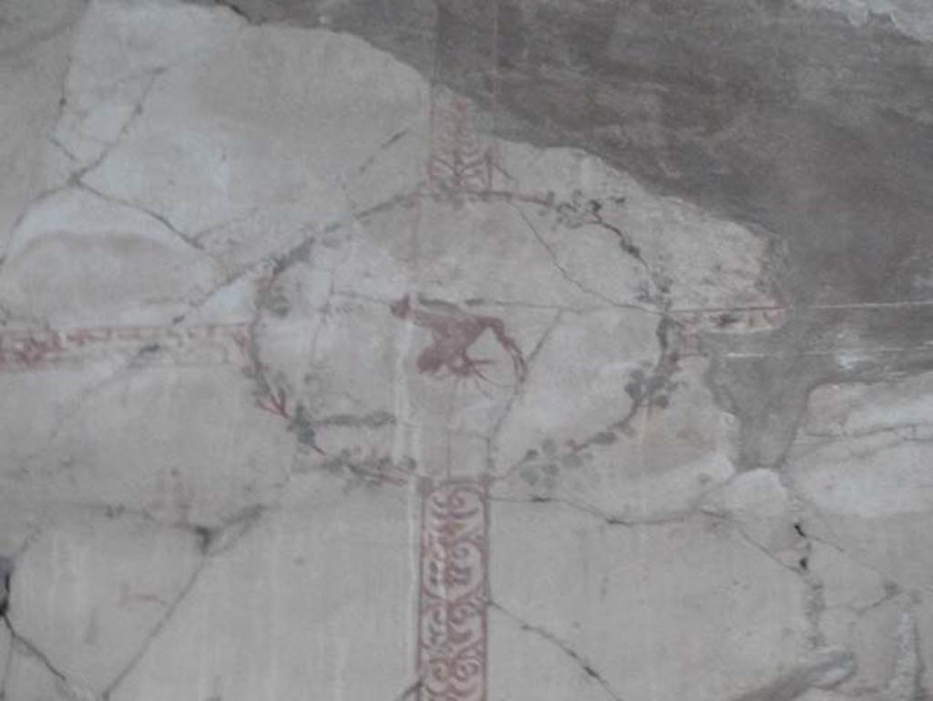 Ins. V 35, Herculaneum, September 2015. Ala 10, painted decoration from upper north wall above doorway to cubiculum 5.
